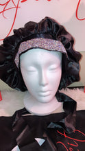 Load image into Gallery viewer, Black bonnet w/ glitter edge band
